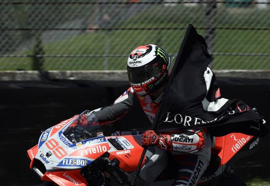 Lorenzo  finalmente riuscito a vincere il suo primo  GP con la Ducati. Afp